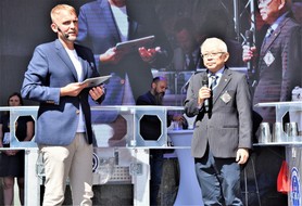 foto 41 - Vpravo moderátor akce Libor Bouček s prezidentem IBA Dereckem Lee.jpg